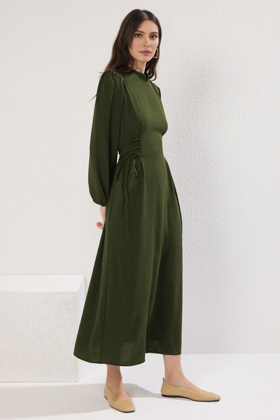 Trendyol Modest Χακί Judge γιακά Beli Britli Aerobin υφαντό φόρεμα TCTSS25EB00082