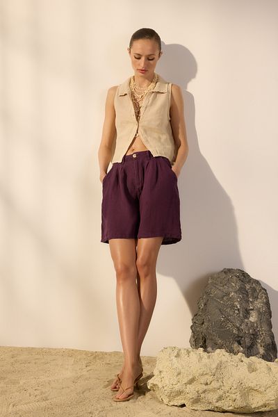 Trendyol Collection Lila, plissierte Shorts mit hoher Taille aus 100 % Leinen TWOSS24SR00093