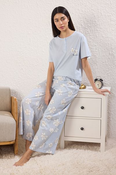 Trendyol Collection Μπλε 100% βαμβακερό φλοράλ πλεκτό σετ πιτζάμες με κουμπιά THMSS25PT00179