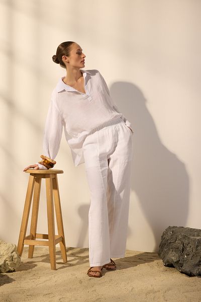 Trendyol Collection Weiße Hose aus 100 % Leinen mit Taschendetail und hoher Taille und weitem Bein TWOSS24JE00247