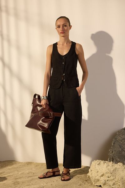 Trendyol Collection Schwarze, gerade Hose aus 100 % Leinen mit hoher Taille und Taschendetail TWOSS25JE00245