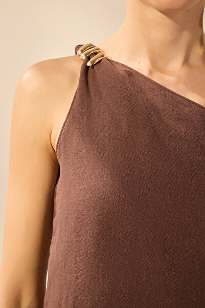 Trendyol Collection Hnědé 100% lněné midi šaty s jedním rukávem TWOSS25EL00616