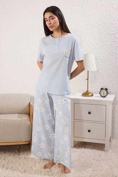 Trendyol Collection Μπλε 100% βαμβακερό φλοράλ πλεκτό σετ πιτζάμες με κουμπιά THMSS25PT00179