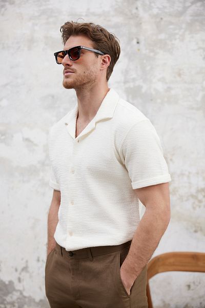 Trendyol Collection Білі чоловічі гольфи Gomlek TMNSS25GO00067 з текстурованою щільною тканиною Regular Fit