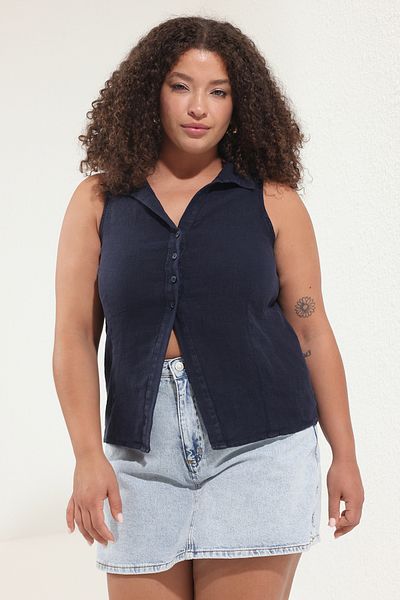 Trendyol Curve Marineblaue, gewebte Bluse aus 100 % Leinen in Übergröße TBBSS25AF00107