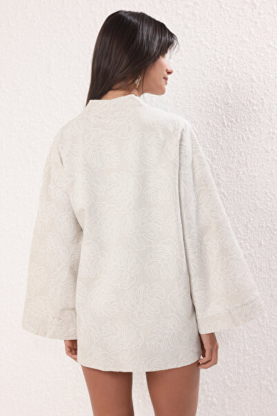 Trendyol Collection Ecru tkaný květinový vzor Vyšívané Midi Beach Kimono&Kaftan TBESS25KM00030