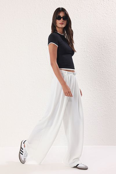 Trendyol Collection Weiße Hose mit gewölbtem Bein, weites Bein/extra breit gewebt
