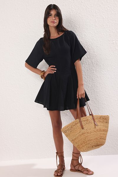 Trendyol Collection Schwarzes Strandkleid aus Musselin aus 100 % Baumwolle TBESS25EL00135