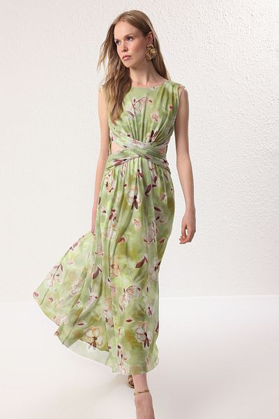 Trendyol Collection Πράσινο βραδινό φόρεμα μίντι σε γραμμή Α με κομμένο/παράθυρο με λεπτομέρειες σε στυλ τούλι TPRSS24EL00022