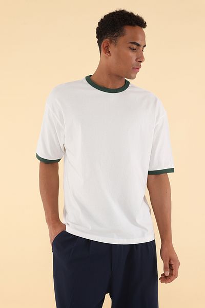 Trendyol Collection Grünes Unisex-Oversize-T-Shirt – gestreifte Ärmel, 100 % Baumwolle, TMNSS25TS00099