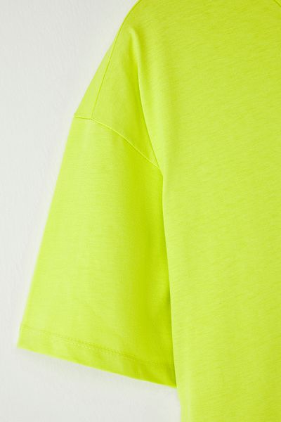 Trendyol Curve Koszulka Riba Green Oil 100% bawełny, szeroki wzór TBBSS23BF00017
