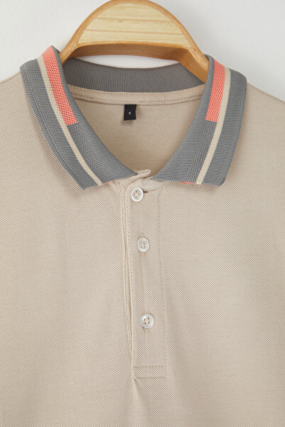 Trendyol Collection Stone Regular Polo Neck Tričko s barevným blokem Polo Neck TMNSS25PO00048