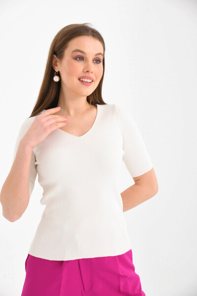 Park Karon Women's V-Neck White Knitwear