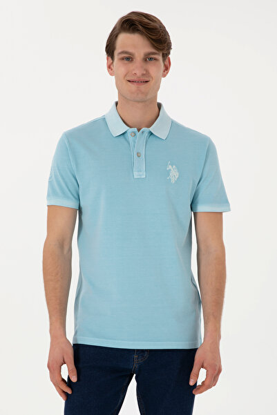U.S. Polo Assn. تي شيرت رجالي ذو قصة ضيقة وياقة بولو باللون الأزرق الفاتح قاب...