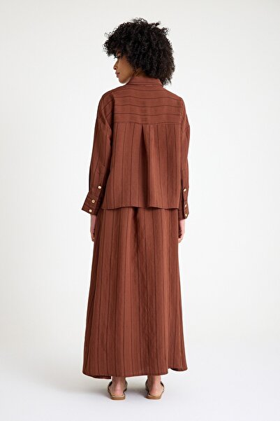 QANU بدلة تنورة بأزرار باللون البني