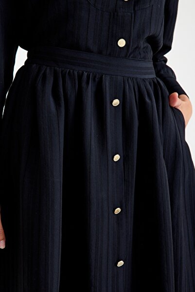 QANU بدلة تنورة بأزرار باللون الأسود