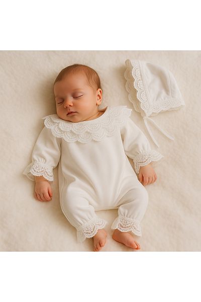 Mert Baby بذلة Yendioğan من الدانتيل من Lily - مع قبعة