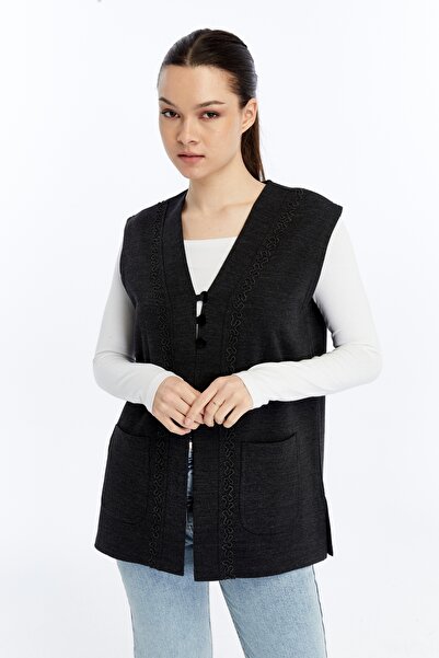 larocci Kadın Standart V Yaka Kenarı Kıvrım Nakışlı Cepli Anne Yelek