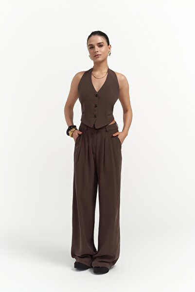 MAI STUDIOS CO. Pailey Back Decollete barna mellény nadrág szett