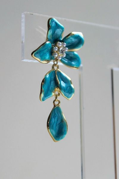 nevamor Blue Dangle Pearl Detailed Flower Earrings