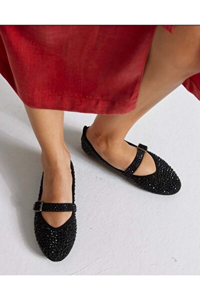 Kocamanlar Ayakkabı حذاء باليرينا نسائي بتفاصيل حجرية من Feles باللون الأسود