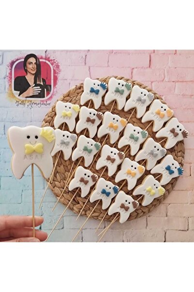 Tatlı Armağanlar Çubuklu İsimli Renkli Bebek Diş Model Butik Kurabiye - 20 Adet