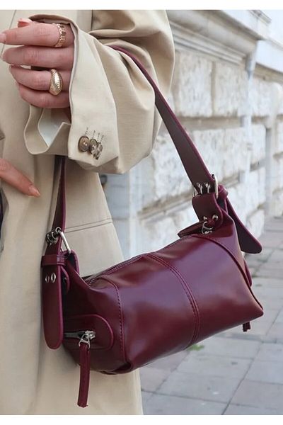 cosybag. Geantă de mână și de umăr cu fermoar din piele artificială, cu detaliu de accesoriu, roșu Claret