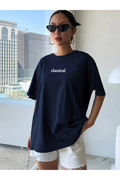 Trend Sizde Жіноча темно-синя класична футболка з принтом спереду великого розміру