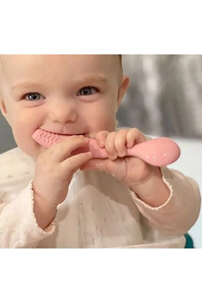 Baby ملعقة طعام للأطفال من السيليكون مع عضاضة باللون الوردي