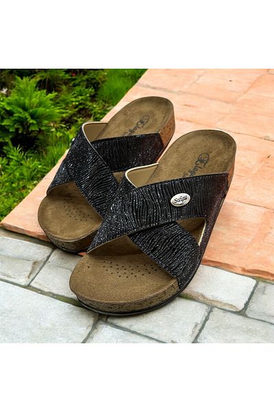 Lion Glossy Slippers with Cross Mid-Pedicure Inner Petl, Suitable for Daily Use