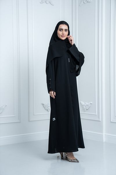 LAVİNİA عباية عمانية نسائية من لافينيا بأزرار، لون أسود كاجوال