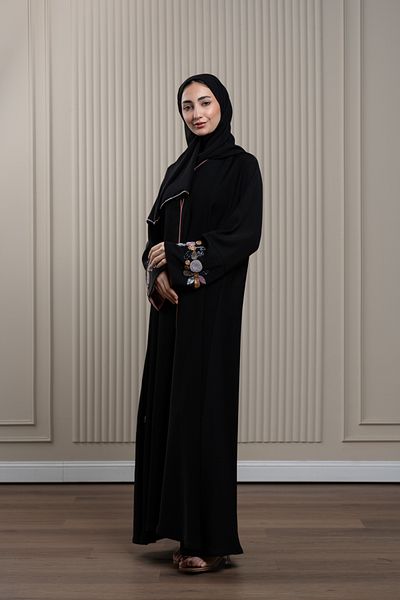 LAVİNİA عباية لافينيا النسائية، تفاصيل يدوية، كريستال وأكمام من الخرز الياباني بستة ألوان.