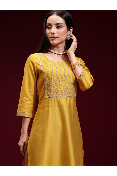Vishudh By Styli Floral Embroidered Yoke Design Sequinned Straight Kurta
