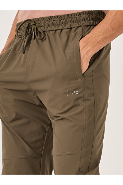 Fort Collins By Styli Men Solid Drawstring Waist Regular Fit Pants