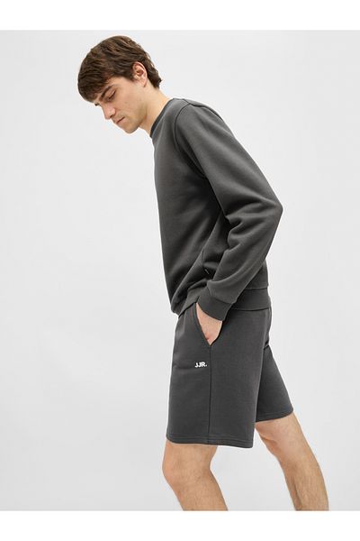 Rebel Solid Mid Rise Regular Fit Shorts