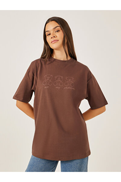 Styli تي شيرت نسائي كبير الحجم بأكمام قصيرة وطبعة دب بني