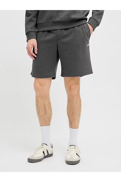 Rebel Solid Mid Rise Regular Fit Shorts
