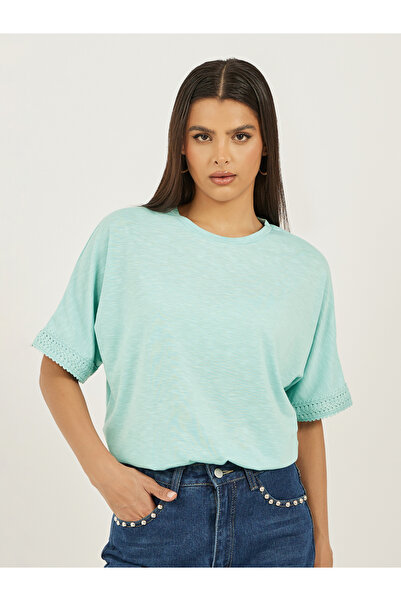 Styli تي شيرت مربع بأكمام قصيرة وتفاصيل من الدانتيل