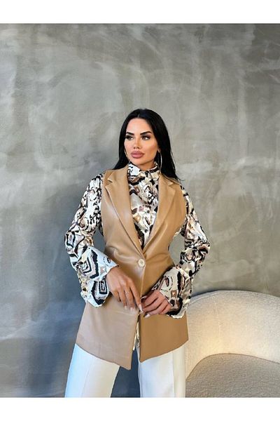 bymaestro woman Γυναικείο δερμάτινο γιλέκο με λεπτομέρεια με αγκράφα στο πλάι