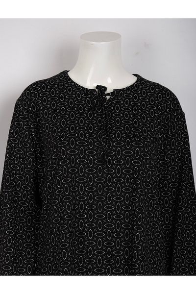 MUSTÜN Lace-up Collar Blouse