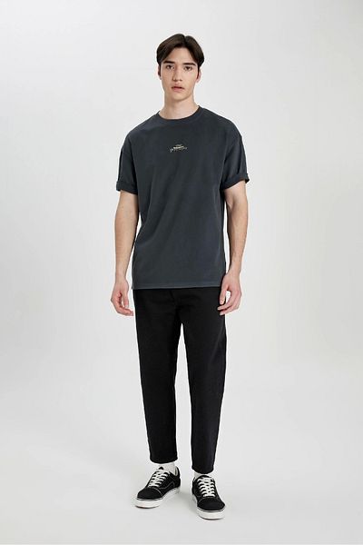 DeFacto B4650 Anthracite Comfort Regular Fit Άνετη εφαρμογή με λαιμόκοψη με στάμπα με κοντομάνικο μπλουζάκι