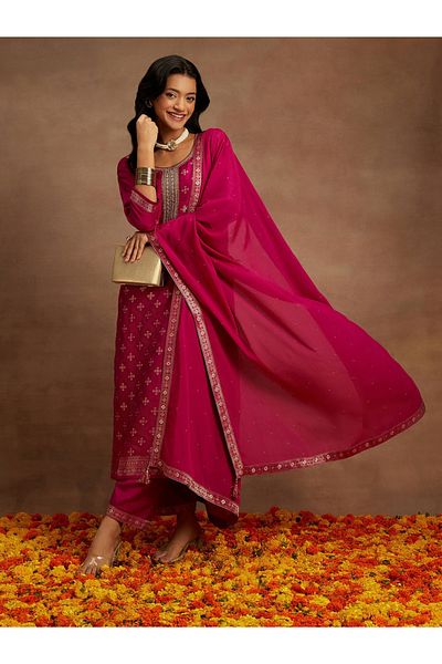 Libas By Styli طقم كورتا مستقيمة مطبوعة وبنطلون سادة مع دوباتا شيفون