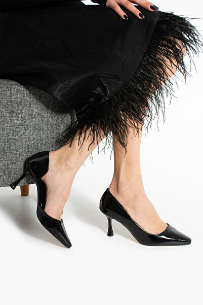 Güllü Shoes Дамски обувки от лъскава веганска кожа с квадратен връх и 7 см то...