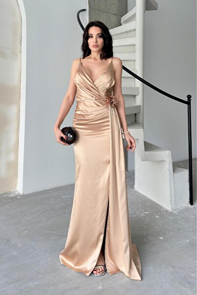 Serica Moda Μπεζ λεπτό λουράκι με λεπτομέρεια λουλουδιών βραδινό φόρεμα