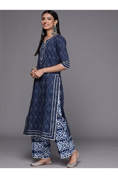 Libas By Styli طقم كورتا غوتا باتي المطبوعة وبلازا غوتا باتي مع دوباتا مطبوعة