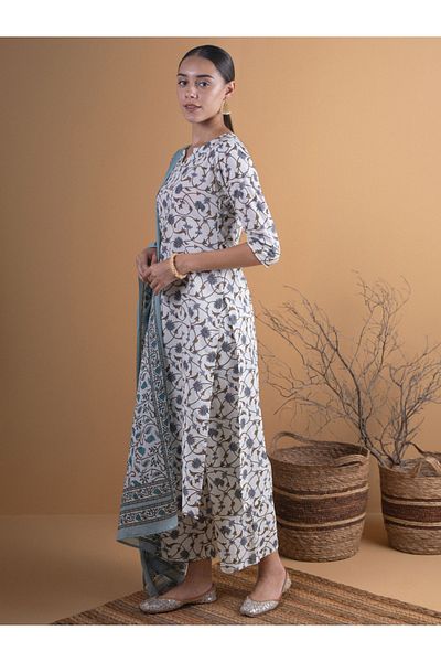 Libas By Styli طقم كورتا مستقيمة مطبوعة مع بالازو ودوباتا قطنية مطبوعة