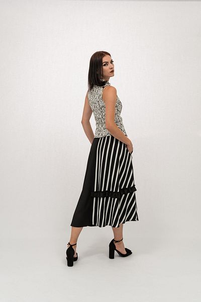 Gorgeaux White Floral Vest And Black Skirt Set - 5xl(50)