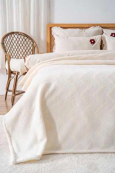 Rivaİstanbul Royal Jacquard Raschel Zig Zag Double Punch Bedspread