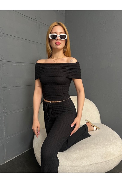 LE CARAMBOLE Women's Black Textured Madonna Collar Blouse Pants Double Set