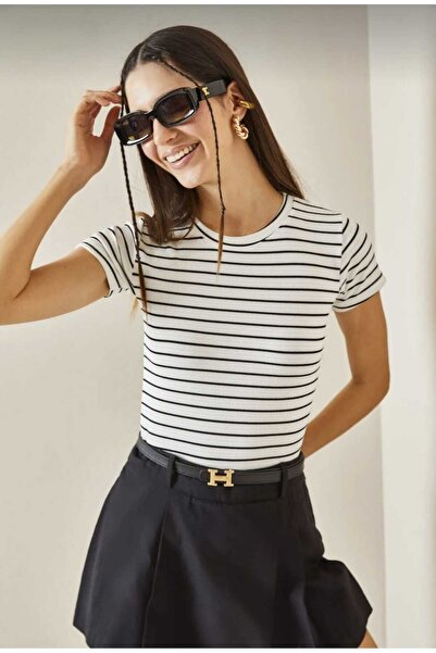 Mrs.idea تي شيرت نسائي مخطط بياقة دائرية وأكمام قصيرة